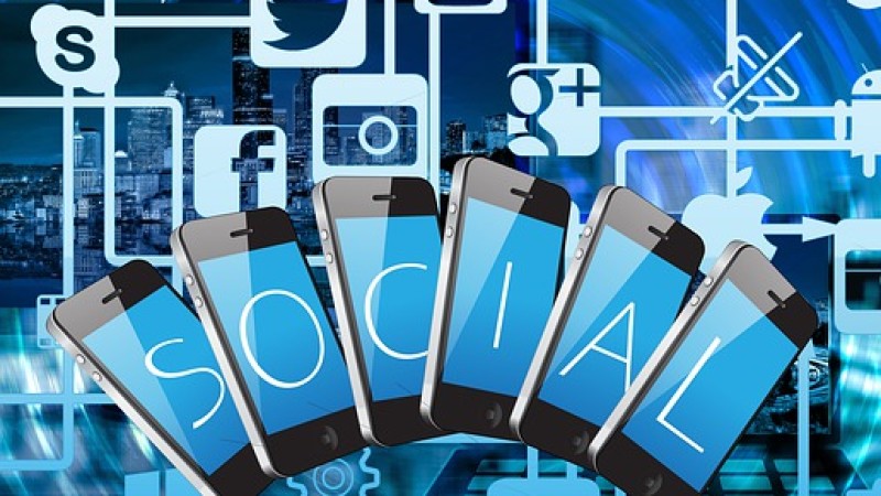 ESTRATEGIA DE REDES SOCIALES Y COMMUNITY MANAGER ESTRATEGIA DE REDES SOCIALES Y COMMUNITY MANAGER