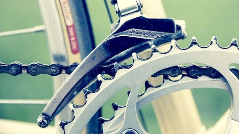 MECÁNICA Y MANTENIMIENTO EN BICICLETAS MECÁNICA Y MANTENIMIENTO EN BICICLETAS